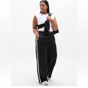 Athleta Tempo Mid Ride Track Pant